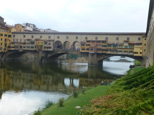 photo of the Ponte Vecchio bridge in Florenc3